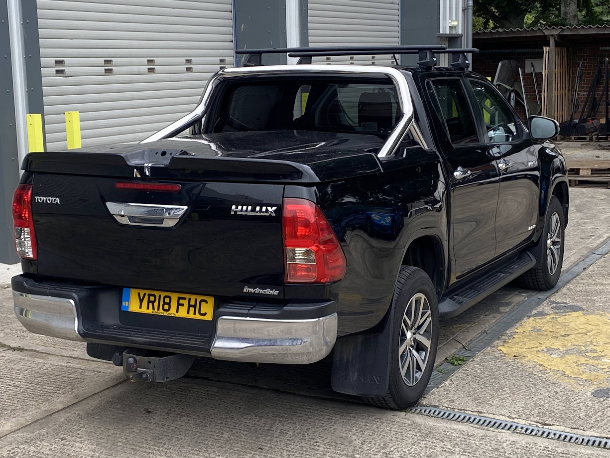 USED Genuine Toyota Tonneau Cover - Toyota Hilux 2016-ON Sports Lid with stainless steel bar – Black 218